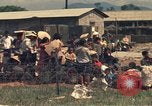 Image évacuation civiles Kontum Vietnam, 1972, de la seconde 37 séquences d'archives historiques vidéo 65675021670