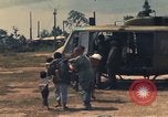 Image évacuation civiles Kontum Vietnam, 1972, de la seconde 43 séquences d'archives historiques vidéo 65675021670