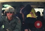 Image évacuation civiles Kontum Vietnam, 1972, de la seconde 52 séquences d'archives historiques vidéo 65675021670