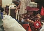 Image évacuation civiles Kontum Vietnam, 1972, de la seconde 9 séquences d'archives historiques vidéo 65675021671
