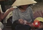 Image évacuation civiles Kontum Vietnam, 1972, de la seconde 16 séquences d'archives historiques vidéo 65675021671
