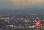 Image évacuation civiles Kontum Vietnam, 1972, de la seconde 53 séquences d'archives historiques vidéo 65675021671