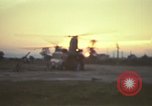 Image évacuation civiles Kontum Vietnam, 1972, de la seconde 8 séquences d'archives historiques vidéo 65675021672