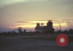 Image évacuation civiles Kontum Vietnam, 1972, de la seconde 10 séquences d'archives historiques vidéo 65675021672