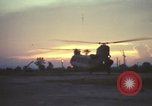 Image évacuation civiles Kontum Vietnam, 1972, de la seconde 13 séquences d'archives historiques vidéo 65675021672