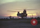 Image évacuation civiles Kontum Vietnam, 1972, de la seconde 17 séquences d'archives historiques vidéo 65675021672