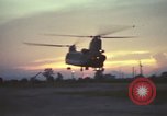 Image évacuation civiles Kontum Vietnam, 1972, de la seconde 19 séquences d'archives historiques vidéo 65675021672