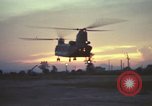 Image évacuation civiles Kontum Vietnam, 1972, de la seconde 20 séquences d'archives historiques vidéo 65675021672