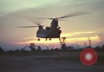 Image évacuation civiles Kontum Vietnam, 1972, de la seconde 21 séquences d'archives historiques vidéo 65675021672