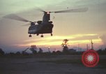 Image évacuation civiles Kontum Vietnam, 1972, de la seconde 24 séquences d'archives historiques vidéo 65675021672