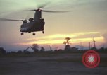 Image évacuation civiles Kontum Vietnam, 1972, de la seconde 27 séquences d'archives historiques vidéo 65675021672