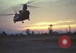 Image évacuation civiles Kontum Vietnam, 1972, de la seconde 29 séquences d'archives historiques vidéo 65675021672
