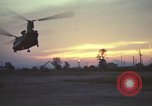 Image évacuation civiles Kontum Vietnam, 1972, de la seconde 32 séquences d'archives historiques vidéo 65675021672