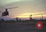 Image évacuation civiles Kontum Vietnam, 1972, de la seconde 33 séquences d'archives historiques vidéo 65675021672