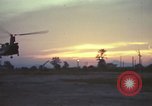 Image évacuation civiles Kontum Vietnam, 1972, de la seconde 34 séquences d'archives historiques vidéo 65675021672