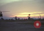 Image évacuation civiles Kontum Vietnam, 1972, de la seconde 35 séquences d'archives historiques vidéo 65675021672