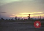 Image évacuation civiles Kontum Vietnam, 1972, de la seconde 36 séquences d'archives historiques vidéo 65675021672