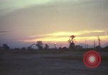 Image évacuation civiles Kontum Vietnam, 1972, de la seconde 37 séquences d'archives historiques vidéo 65675021672