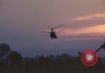 Image évacuation civiles Kontum Vietnam, 1972, de la seconde 39 séquences d'archives historiques vidéo 65675021672