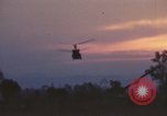 Image évacuation civiles Kontum Vietnam, 1972, de la seconde 40 séquences d'archives historiques vidéo 65675021672