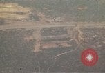 Image évacuation civiles Kontum Vietnam, 1972, de la seconde 11 séquences d'archives historiques vidéo 65675021673