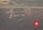 Image évacuation civiles Kontum Vietnam, 1972, de la seconde 14 séquences d'archives historiques vidéo 65675021673