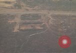 Image évacuation civiles Kontum Vietnam, 1972, de la seconde 15 séquences d'archives historiques vidéo 65675021673