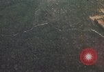 Image évacuation civiles Kontum Vietnam, 1972, de la seconde 26 séquences d'archives historiques vidéo 65675021673