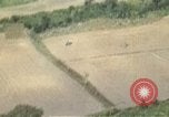 Image évacuation civiles Kontum Vietnam, 1972, de la seconde 34 séquences d'archives historiques vidéo 65675021673