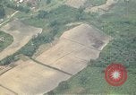 Image évacuation civiles Kontum Vietnam, 1972, de la seconde 37 séquences d'archives historiques vidéo 65675021673