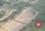 Image évacuation civiles Kontum Vietnam, 1972, de la seconde 38 séquences d'archives historiques vidéo 65675021673