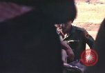 Image évacuation civiles Kontum Vietnam, 1972, de la seconde 57 séquences d'archives historiques vidéo 65675021673