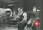 Standbild Signal Corps europäische Theater, 1943, aus Sekunde 18 historischem Filmmaterial Videoclip 65675021722