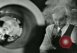 Standbild Signal Corps europäische Theater, 1943, aus Sekunde 30 historischem Filmmaterial Videoclip 65675021722