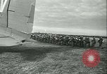 Standbild Signal Corps europäische Theater, 1944, aus Sekunde 3 historischem Filmmaterial Videoclip 65675021723