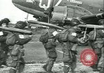 Standbild Signal Corps europäische Theater, 1944, aus Sekunde 4 historischem Filmmaterial Videoclip 65675021723