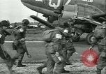 Standbild Signal Corps europäische Theater, 1944, aus Sekunde 6 historischem Filmmaterial Videoclip 65675021723