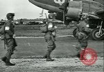 Standbild Signal Corps europäische Theater, 1944, aus Sekunde 8 historischem Filmmaterial Videoclip 65675021723
