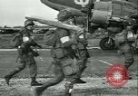 Standbild Signal Corps europäische Theater, 1944, aus Sekunde 9 historischem Filmmaterial Videoclip 65675021723