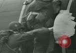 Standbild Signal Corps europäische Theater, 1944, aus Sekunde 16 historischem Filmmaterial Videoclip 65675021723