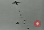 Standbild Signal Corps europäische Theater, 1944, aus Sekunde 21 historischem Filmmaterial Videoclip 65675021723