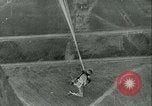Standbild Signal Corps europäische Theater, 1944, aus Sekunde 27 historischem Filmmaterial Videoclip 65675021723