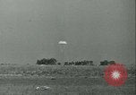 Standbild Signal Corps europäische Theater, 1944, aus Sekunde 28 historischem Filmmaterial Videoclip 65675021723