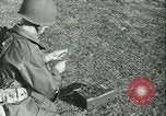 Standbild Signal Corps europäische Theater, 1944, aus Sekunde 36 historischem Filmmaterial Videoclip 65675021723