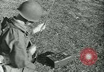 Standbild Signal Corps europäische Theater, 1944, aus Sekunde 41 historischem Filmmaterial Videoclip 65675021723