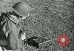 Standbild Signal Corps europäische Theater, 1944, aus Sekunde 43 historischem Filmmaterial Videoclip 65675021723