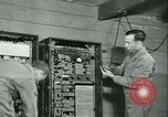 Immagine di Primo segnale di esercito messaggio di servizio di codifica e di decodifica Francia, 1944, secondo 55 filmato di repertorio 65675021725