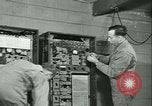 Immagine di Primo segnale di esercito messaggio di servizio di codifica e di decodifica Francia, 1944, secondo 56 filmato di repertorio 65675021725