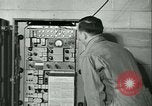 Immagine di Primo segnale di esercito messaggio di servizio di codifica e di decodifica Francia, 1944, secondo 59 filmato di repertorio 65675021725