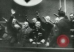 Immagine di Adolf Hitler saluto ufficiali Germania, 1940, secondo 10 filmato di repertorio 65675021759